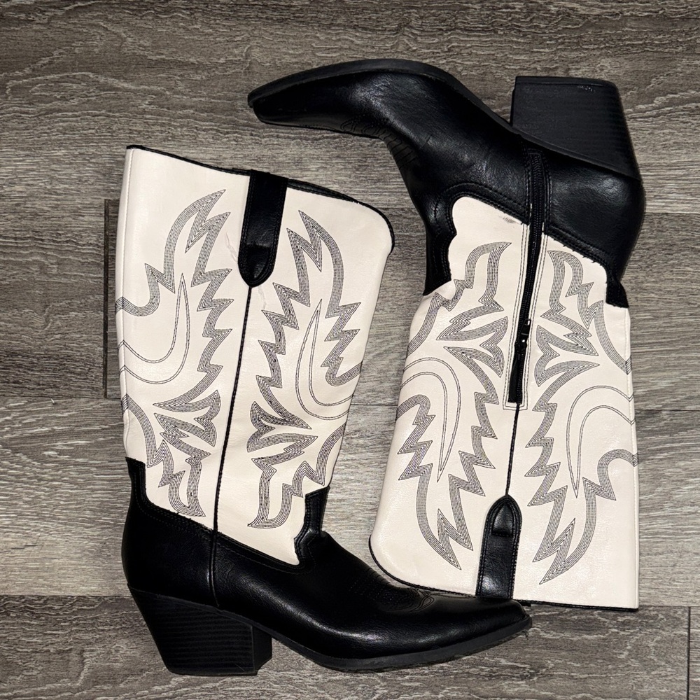 Indigo Black and Cream Patterned Heeled Boots size 11 Great shape